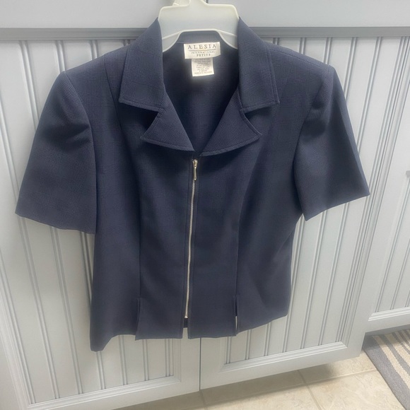 Beautiful Alesia 2 piece garment. 10P - Picture 2 of 6